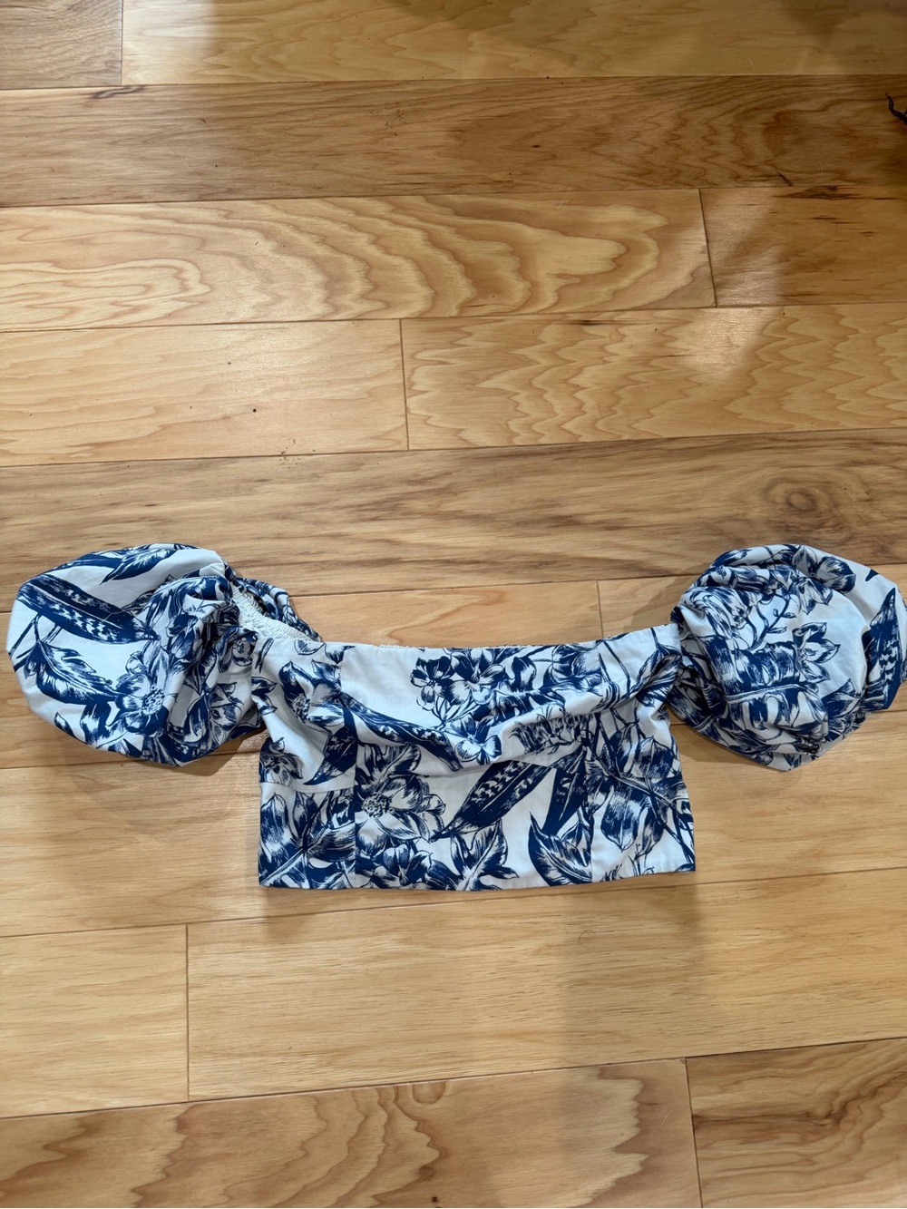 Abercrombie & Fitch Floral Puff Sleeve Smocked Crop Top Blue White Medium